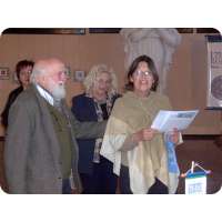 Homero Guadalupe y la artista grabadora Brenda Cardoso, luego de recibir su Premio.